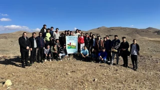برنامه کوهپیمایی به مناسبت روز دانشجو
